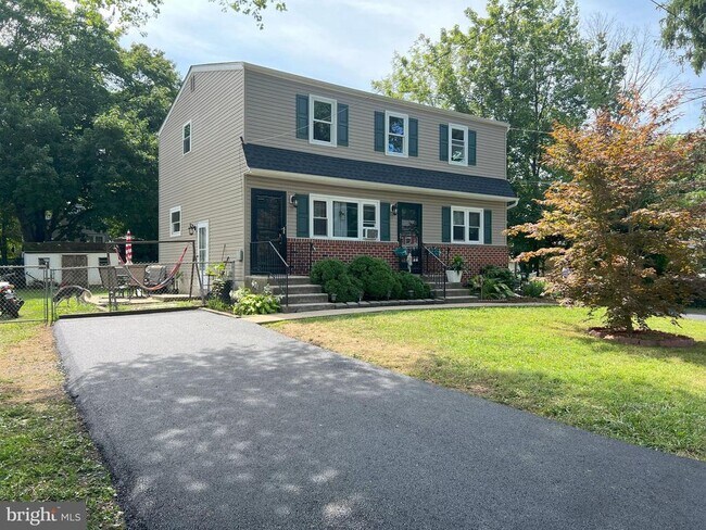 Building Photo - 327 Garden Ave
