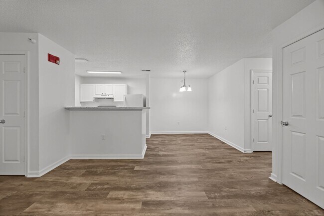 Building Photo - Two Bedroom Apartment