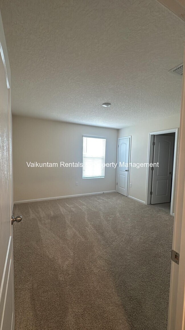 Building Photo - 9607 Mira Loma Dr