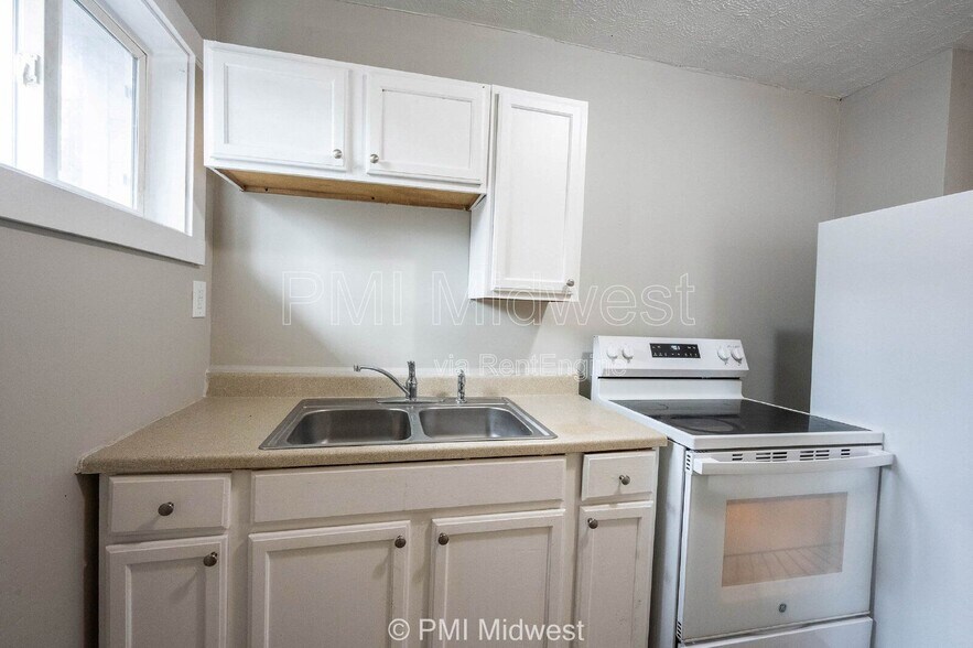 Building Photo - 2930 N Dearborn St