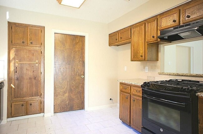Building Photo - 2618 Tinechester Dr