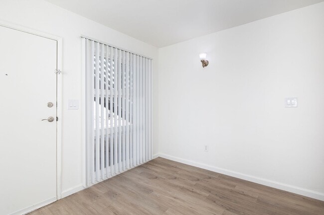 Building Photo - *WINTER MOVE-IN SPECIAL*  Charming 1 Bedroom Near SDSU with Parking!