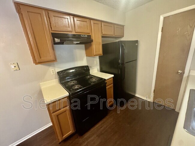 Building Photo - 7208 Lilac Ln