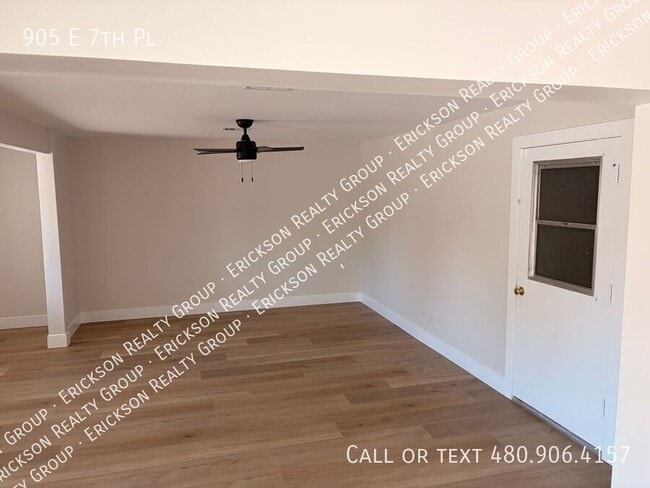 Building Photo - 905 E 7th Pl