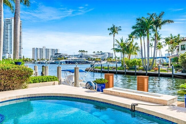 Building Photo - 2626 Castilla Isle