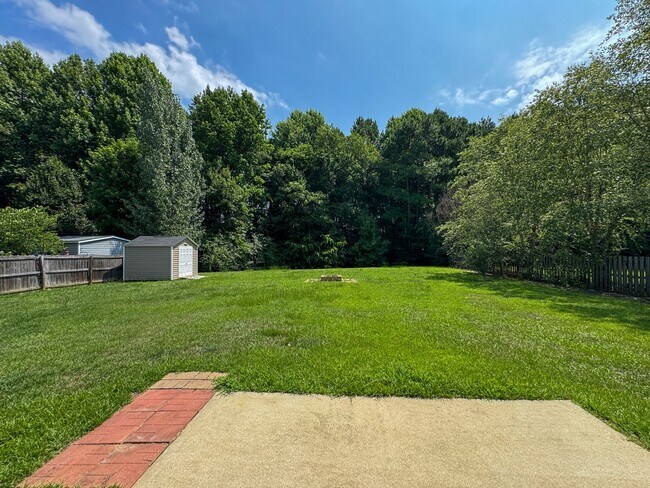 Building Photo - Beautifully Maintained 3 Bed 2.5 Bath West Gate Home