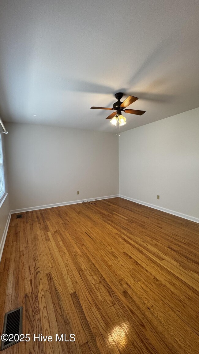 Building Photo - 204 Diane Dr