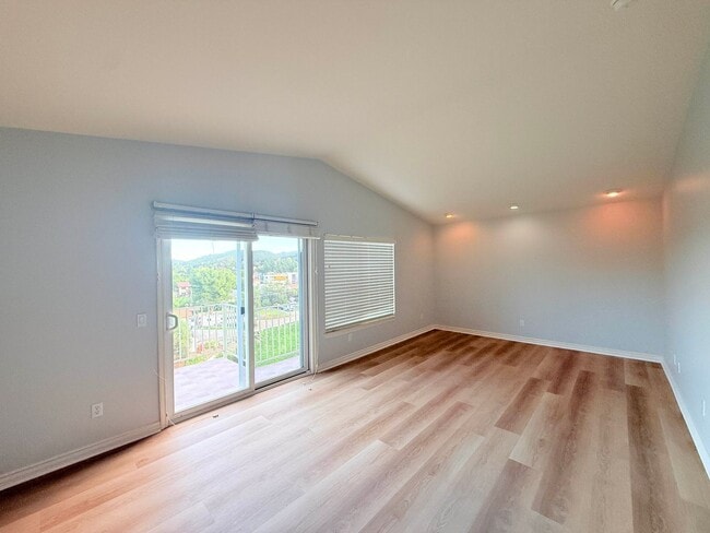 Building Photo - Pet-Friendly Hillside 4BR Home with New Flooring | Newbury Park