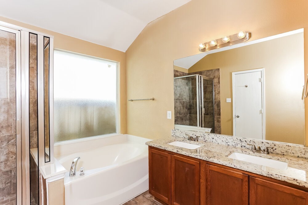 Building Photo - 144 Triumph Rd