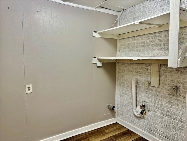Building Photo - 1078 Lynwood Dr