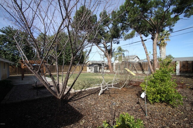 Building Photo - 655 E Avenida De Los Arboles