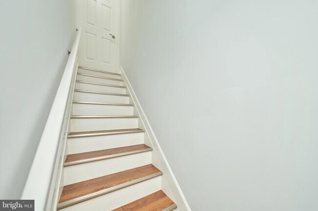 Building Photo - 9900 Kingsbridge Dr