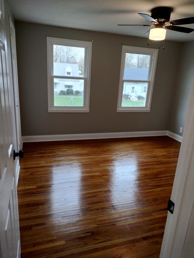 Building Photo - 211 Ellen Dr