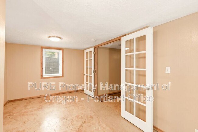 Building Photo - 6320 NE Simpson St