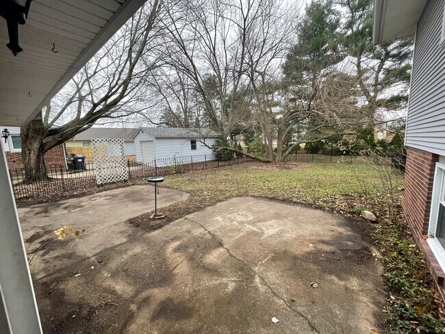 Building Photo - 1305 E Scovill St