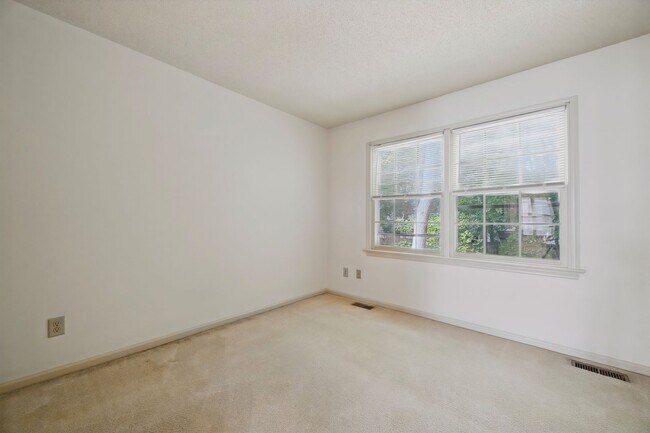 Building Photo - 109 Larkspur Hollow