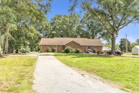 Building Photo - Discover Comfort and Convenience! Prime Bo...