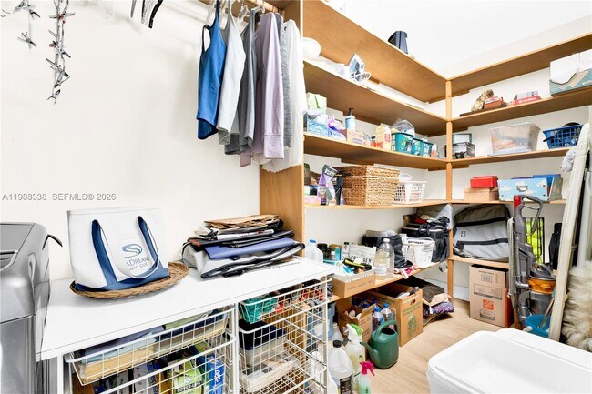 Building Photo - 10909 SW 113th Pl