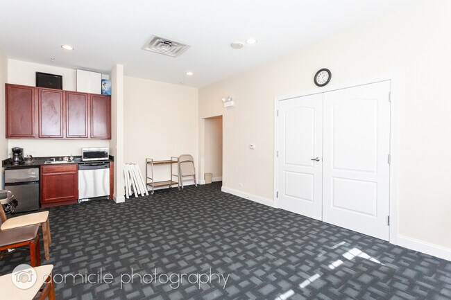 Building Photo - 4953 Oakton St