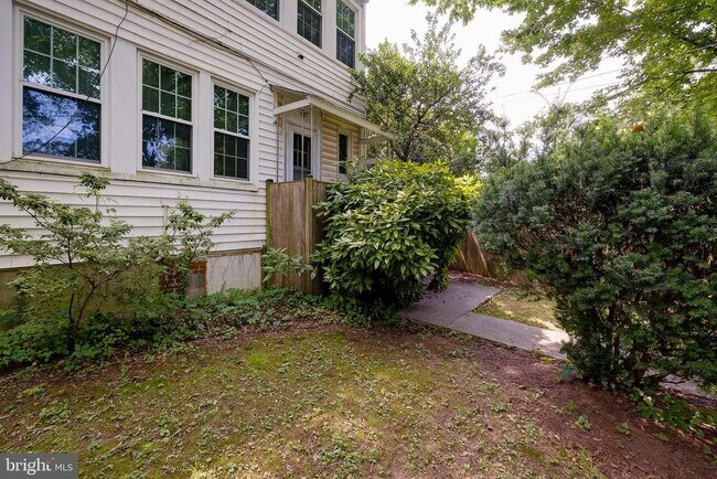 Building Photo - 4209 Ellicott St NW