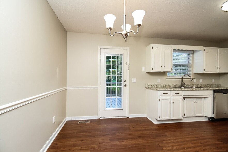 Building Photo - 1107 Lillian Ct