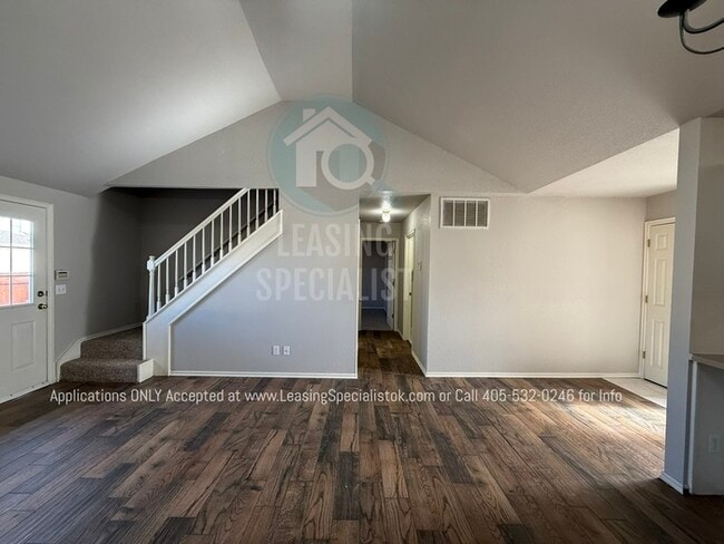 Building Photo - West Norman 3 Bed 2 Bath Garden home!