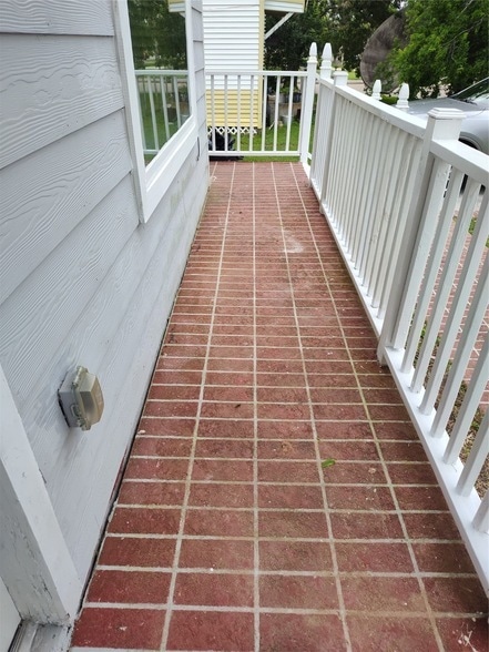 Building Photo - 527 W 6th St