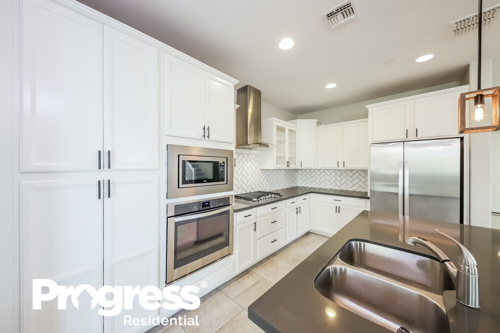 Building Photo - 10642 W Anna Ave