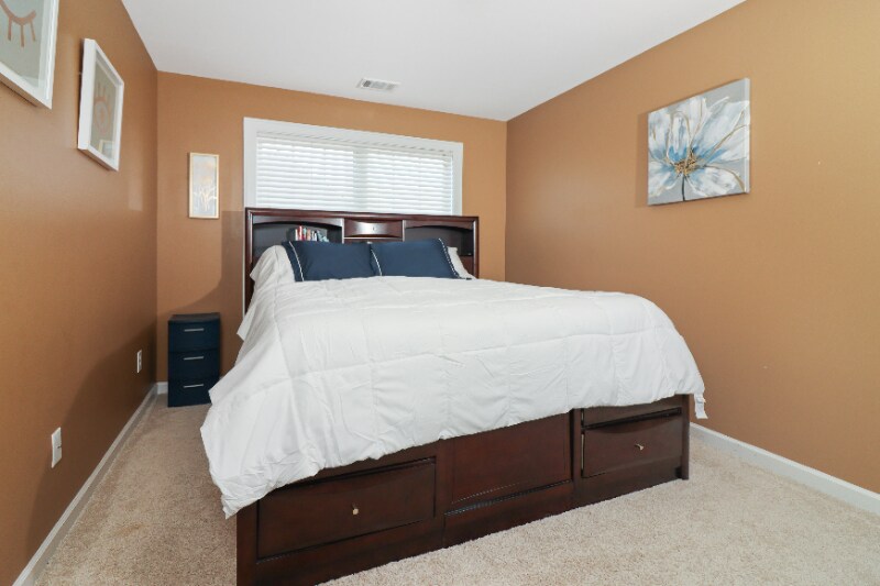 Building Photo - 4010 Lake Manor Way