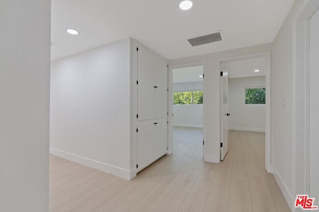 Building Photo - 22563 Tiara St