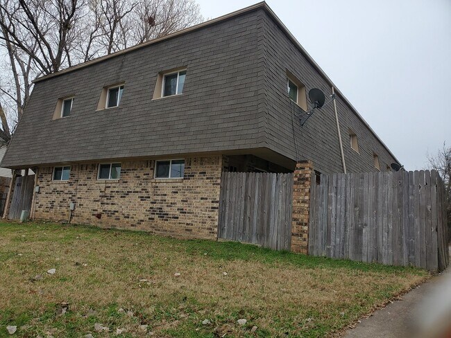 Primary Photo - 6333 -6339 Granbury Rd,