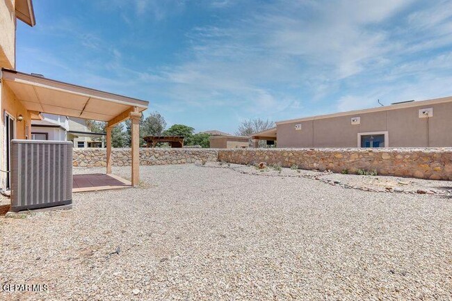 Building Photo - 3104 Tierra Paola Ln
