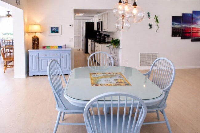 Building Photo - 2066 5th Ct SE