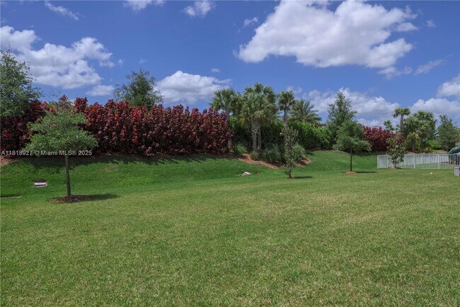 Building Photo - 12300 SW Myrtle Oak Dr