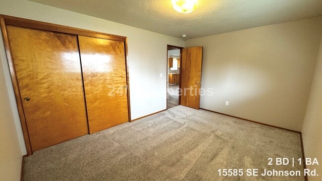 Building Photo - Updated 2 BD | 1 BA Duplex with Garage & Yard