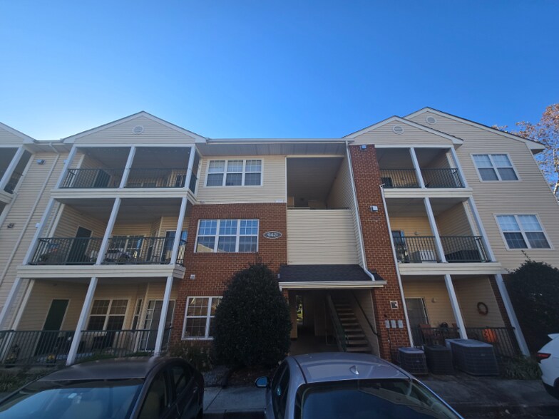 Building Photo - 9421 Links Ln