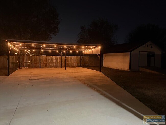 Building Photo - 1420 Codorniz Dr