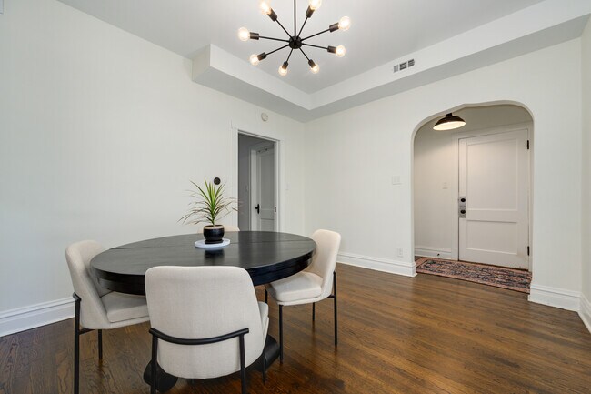 Building Photo - 2703 N Sacramento Ave