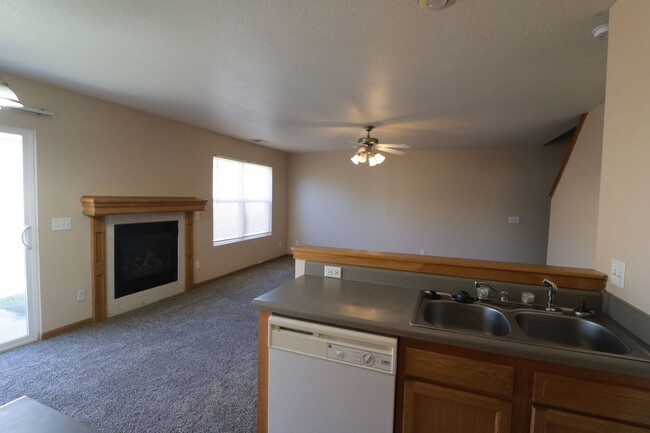 Building Photo - AWESOME 3 BEDROOM HOME CLOSE TO FORT RILEY