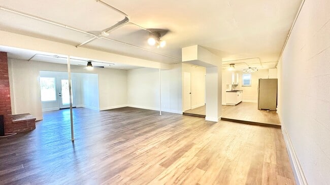 Building Photo - Upgraded & Remodeled Unit in Fallbrook!  H...