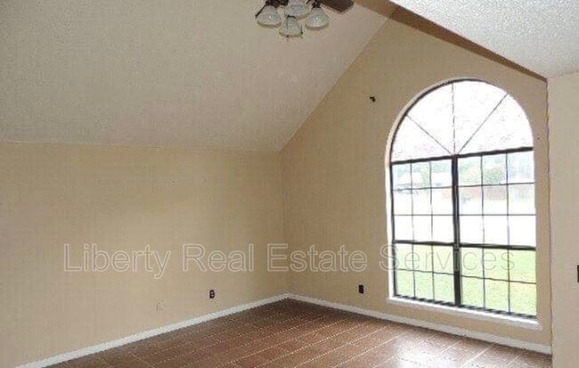 Building Photo - 925 Granger Dr