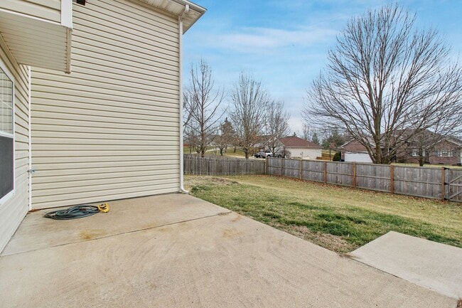 Building Photo - Spacious two-story home in a convenient location