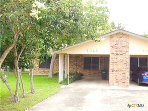Building Photo - 1022 Clover Cir