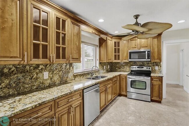 Building Photo - 361 SW 60th Ave