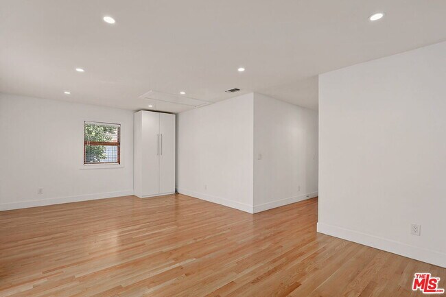 Building Photo - 1453 Hepner Ave