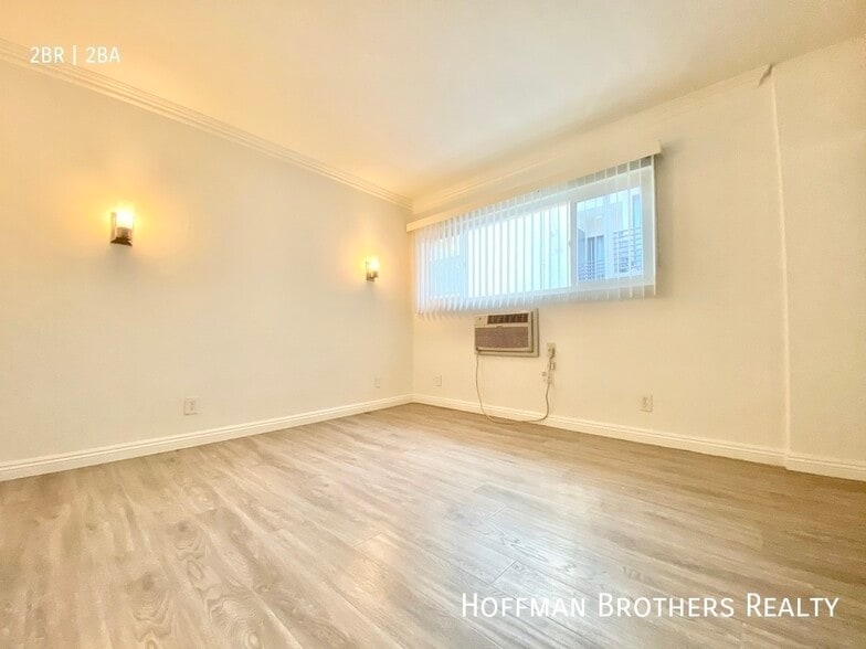 Building Photo - 2106 S Bentley Ave