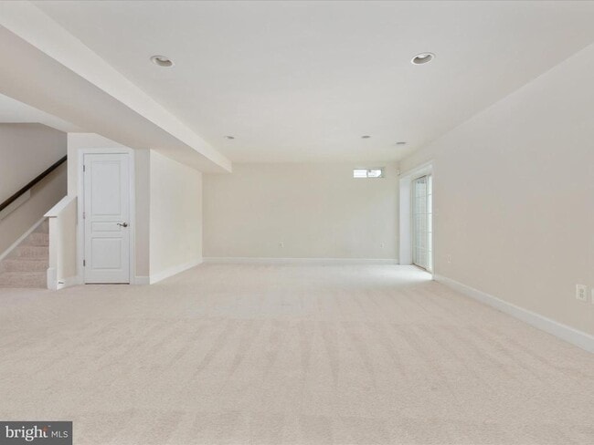 Building Photo - 6684 Muir Dr