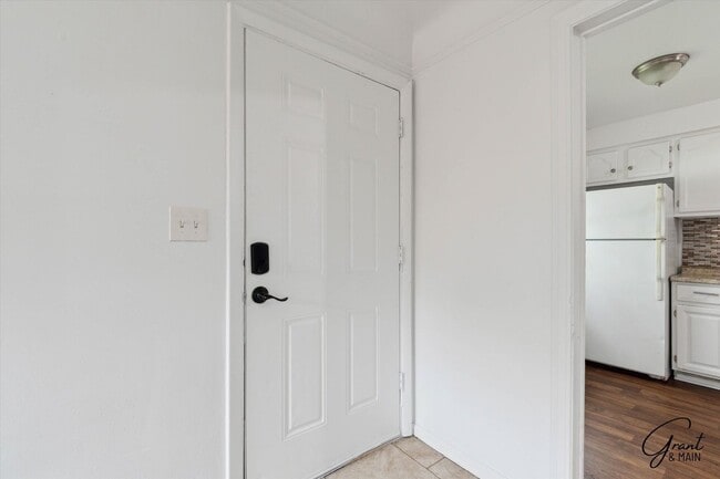 Building Photo - $1250 4 bedroom
