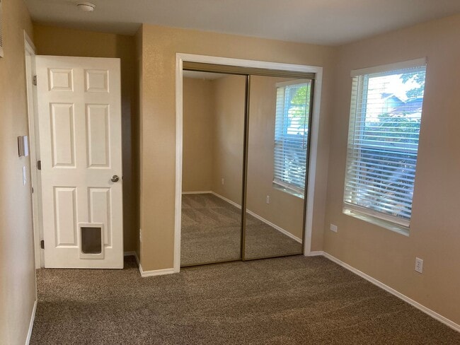 Building Photo - (HAI) Cozy 2-Bedroom, 1-Bathroom Home!