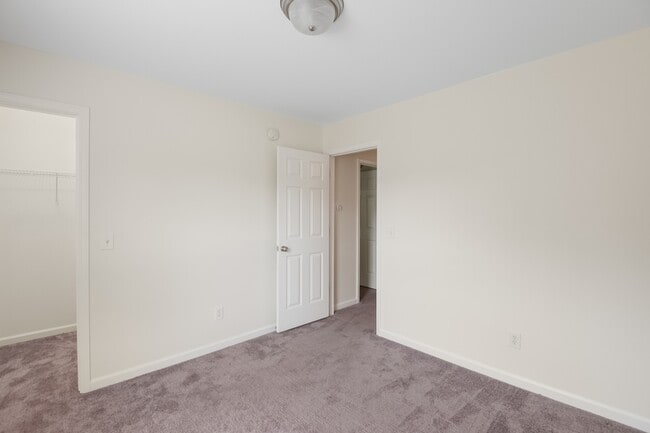 Building Photo - 212 Jasmine Pl Dr